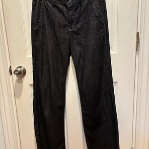 The Flow. Woman’s straight leg jeans.